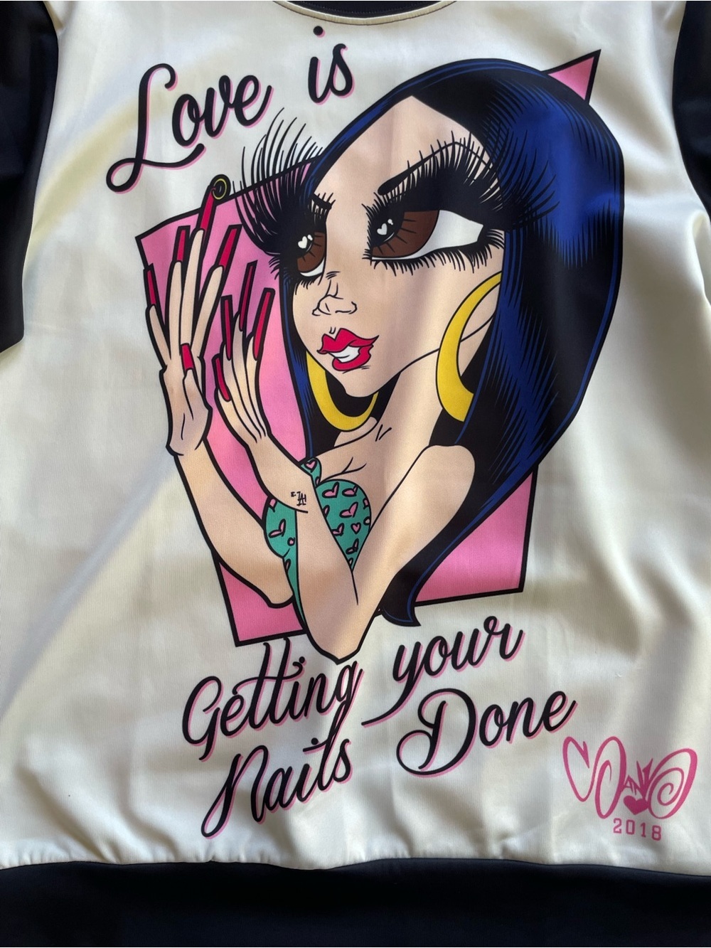 Sandoner Graphic Crewneck Top with Black Sleeves - Love is Size small/medium - Picture 2 of 5